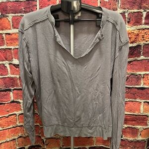 BKE Light Gray Waffle Knit V-Neck Top Size L Runs Big Item #PHK7381